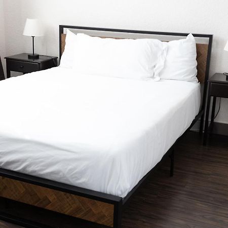 Hunter Arms Hotel Сент-Клауд Экстерьер фото