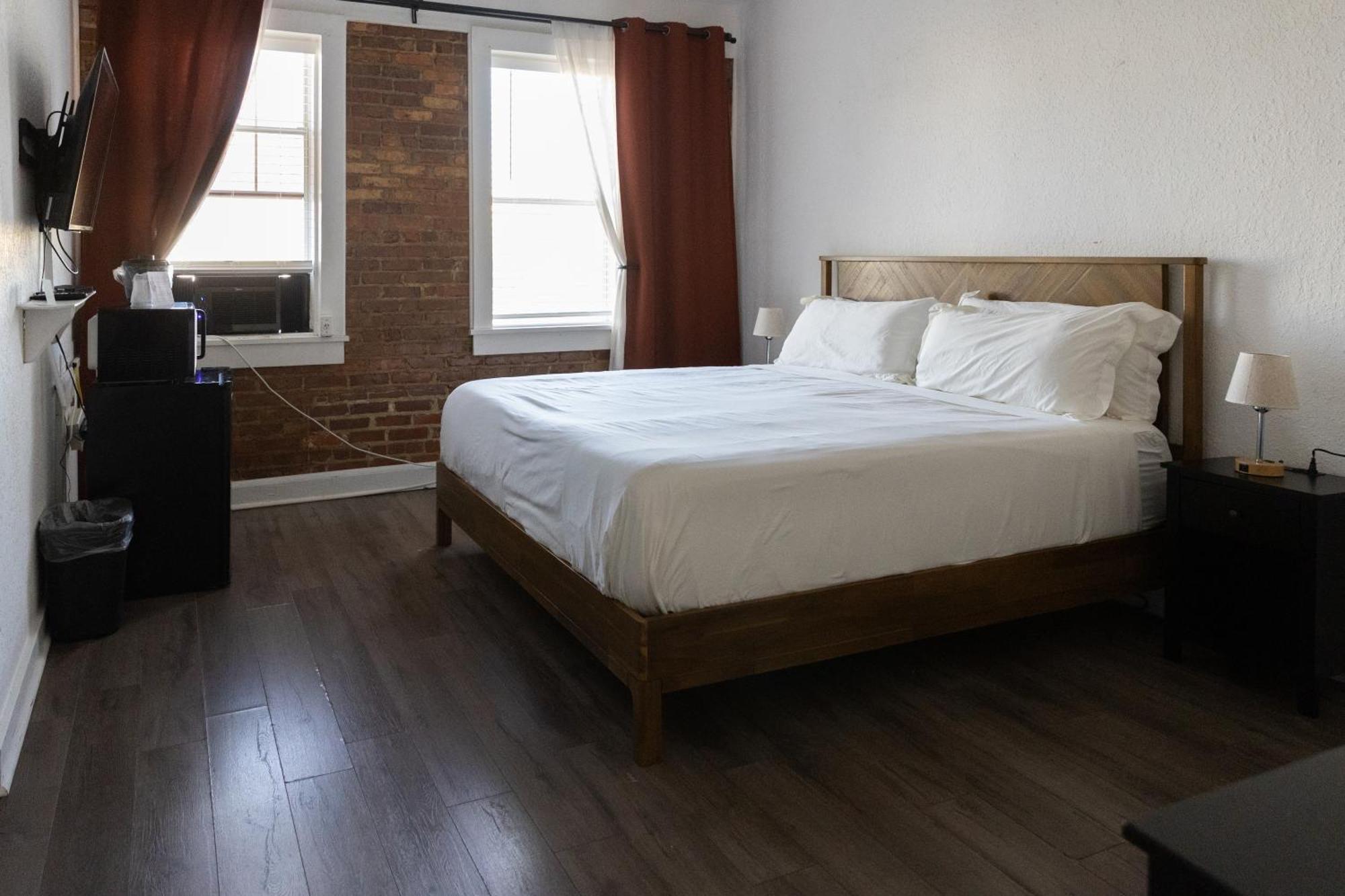 Hunter Arms Hotel Сент-Клауд Экстерьер фото