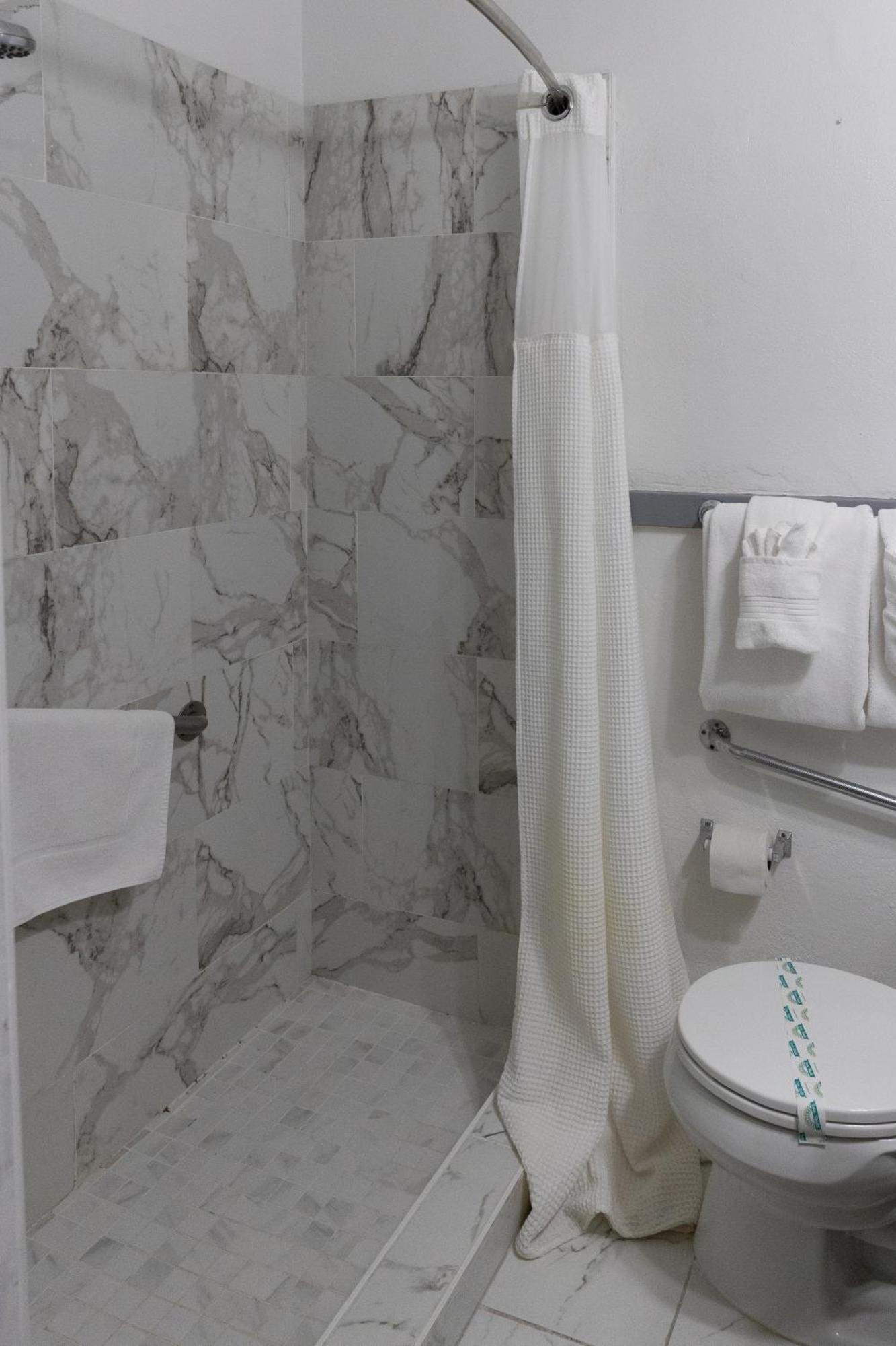 Hunter Arms Hotel Сент-Клауд Экстерьер фото