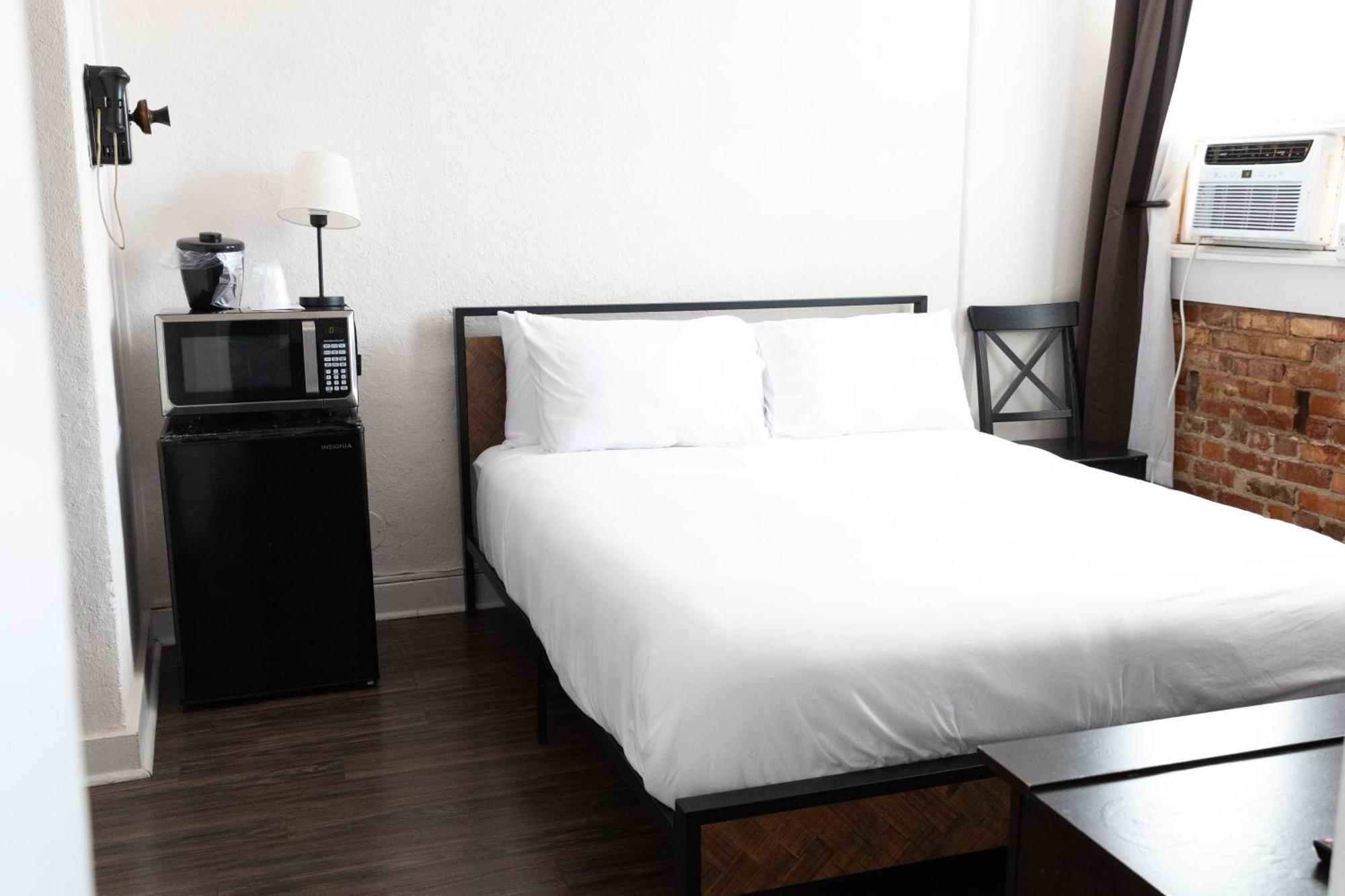 Hunter Arms Hotel Сент-Клауд Экстерьер фото